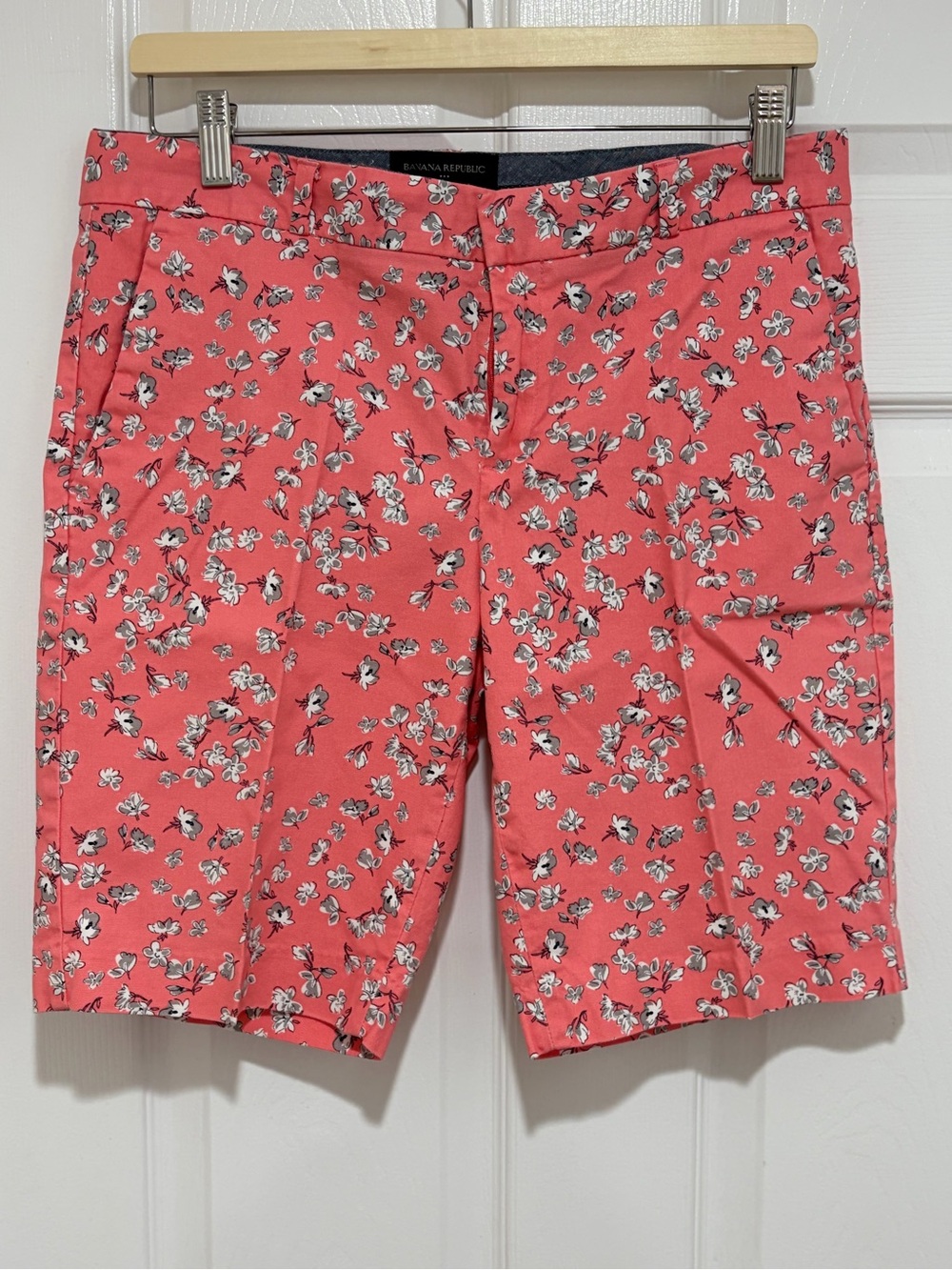 Women’s Banana Republic Floral Shorts~ Size 6